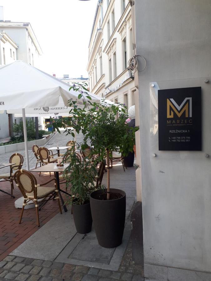 Rezydencja Marzec Gniezno Buitenkant foto