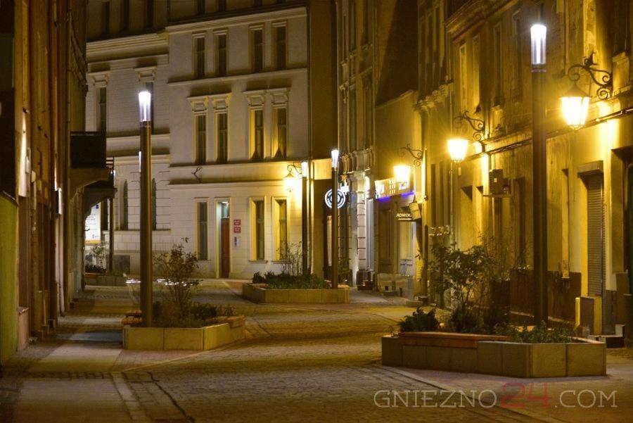 Rezydencja Marzec Gniezno Buitenkant foto